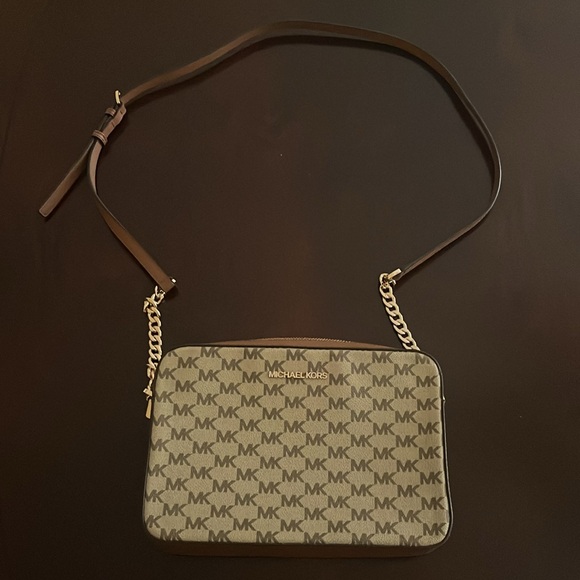 Michael Kors Jet Set Large Printed Logo Crossbody Bag. - Picture 3 of 5